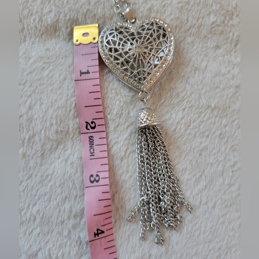 NWT Long Elegant Silver Tone Filigree Heart Pendant Tassel Necklace - Picture 7 of 10